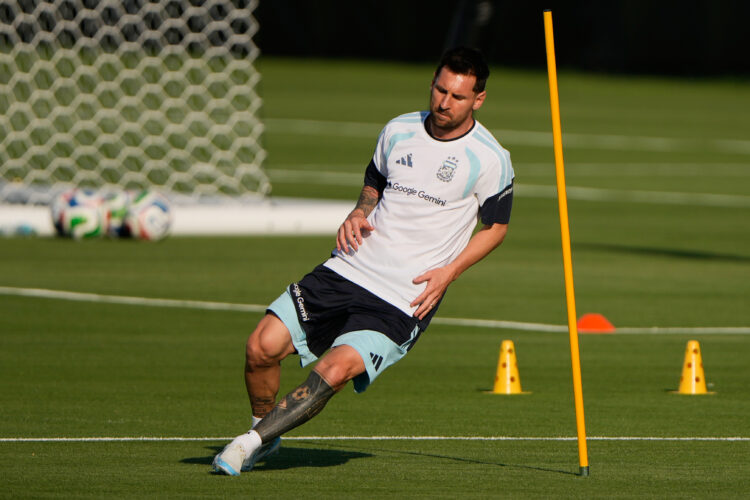 Argentina's World Cup title defense draws a frenzy in Kansas City as Messi nurses a hamstring strain